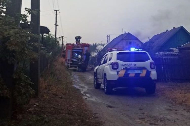 У Малині загорівся будинок, в який влучила блискавка