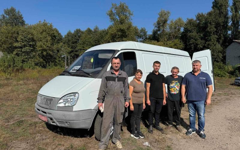 Завдяки благодійному ярмарку, який відбувся в Олевську, для військових придбали три автівки