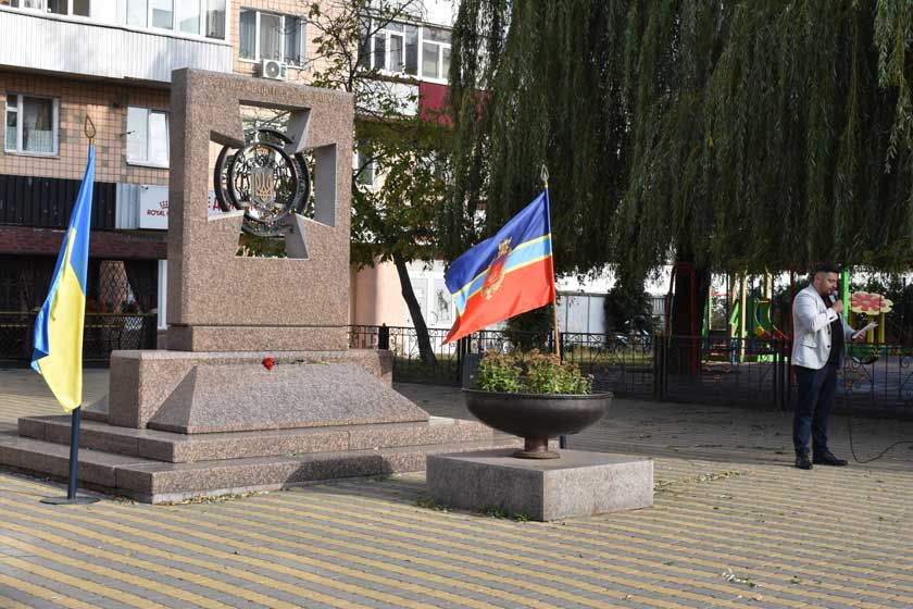 У Коростені хвилиною мовчання та “завмиранням” вшанували пам’ять полеглих Захисників та Захисниць