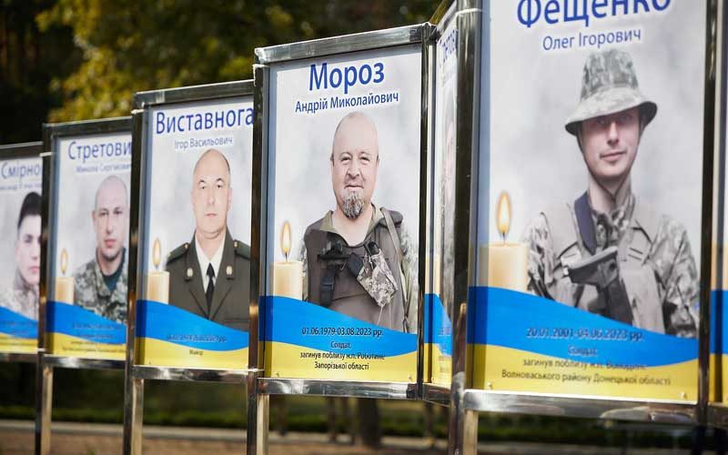 В одній з громад Коростенщини просять місцевих не розпивати алкоголь на Алеї Памʼяті