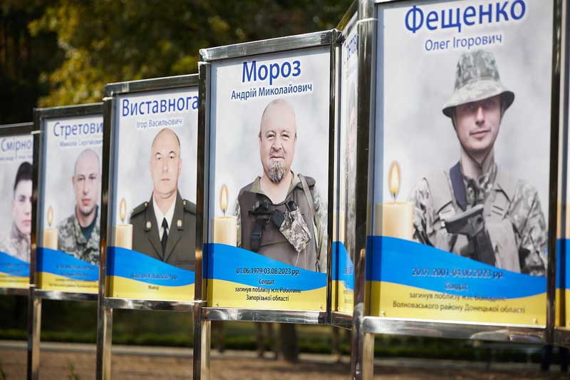 В одній з громад Коростенщини просять місцевих не розпивати алкоголь на Алеї Памʼяті