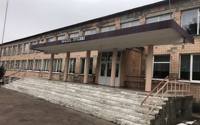 Влада Житомирщини судиться з підрядником, який повинен був відремонтувати ліцей на Овруччині