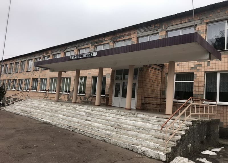 Влада Житомирщини судиться з підрядником, який повинен був відремонтувати ліцей на Овруччині
