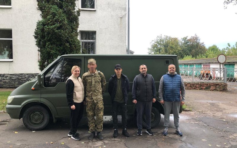 Завдяки школярам та освітянам Олевська громада придбала автомобіль для військового