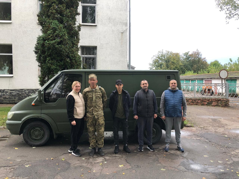 Завдяки школярам та освітянам Олевська громада придбала автомобіль для військового
