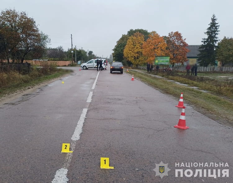 На автодорозі Копище-Олевськ п’яний водій на ВАЗ збив жінку та зник з місця ДТП: потерпіла загинула