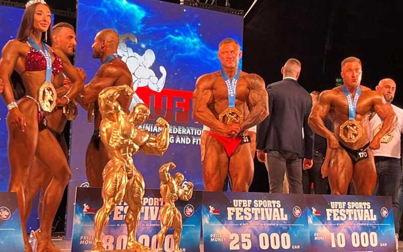 На відкритому та міжнародному чемпіонатах коростенський бодібілдер виборов дві золоті та одну бронзову нагороди
