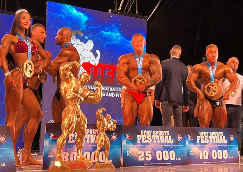 На відкритому та міжнародному чемпіонатах коростенський бодібілдер виборов дві золоті та одну бронзову нагороди