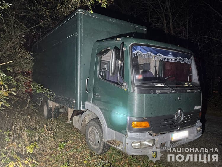 Вів велосипеда в руках: на Олевщині водій авто збив чоловіка