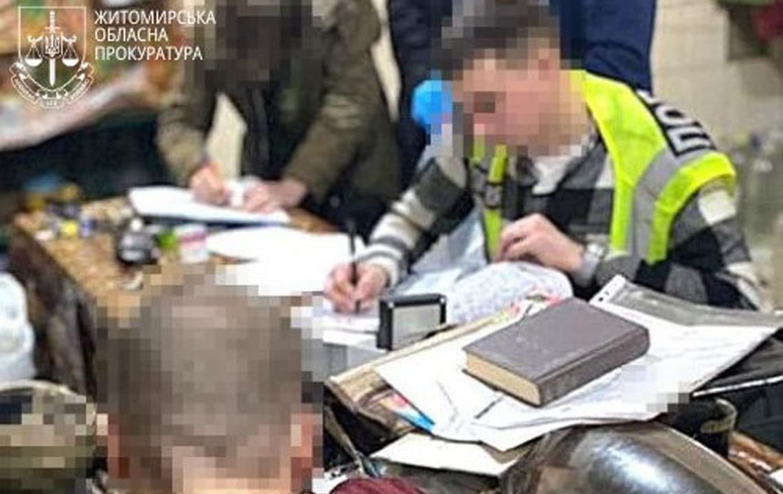 На Житомирщині “масажист”-рецидивіст, який був у слідчому ізоляторі, виманював у людей гроші