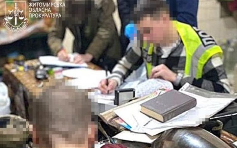 На Житомирщині “масажист”-рецидивіст, який був у слідчому ізоляторі, виманював у людей гроші