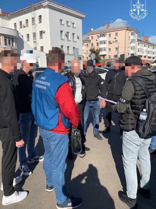 На Житомирщинні затримали податківця, який вимагав 6 тис. доларів за безперешкодну торгівлю пальним