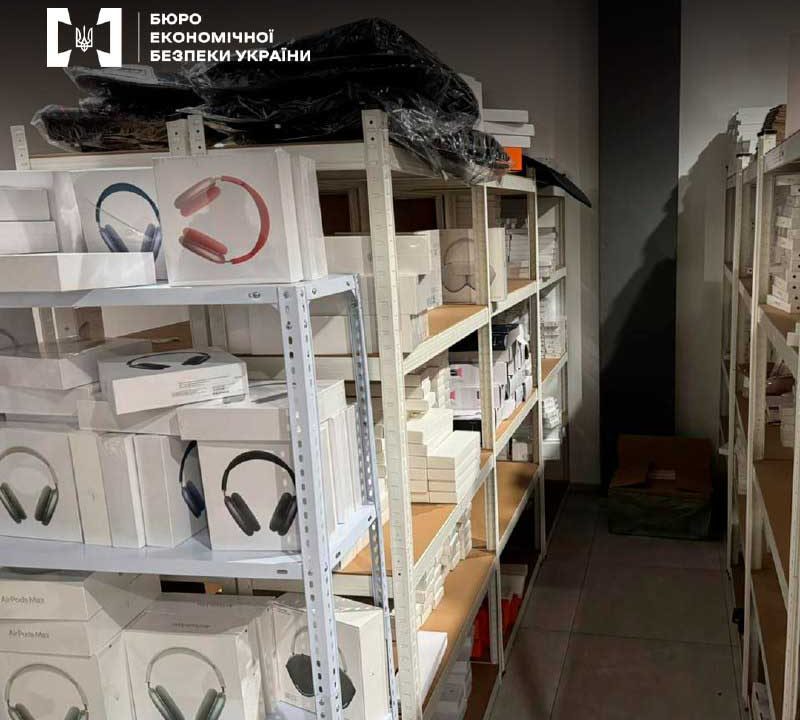 Завозили з Китаю – на Житомирщині та Хмельниччині викрили осіб, які торгували копіями гаджетів