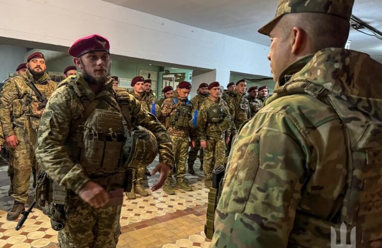 Головнокомандувач ЗСУ нагородив воїнів житомирської бригади, які відзначилися під час боїв з ворогом на Курщині