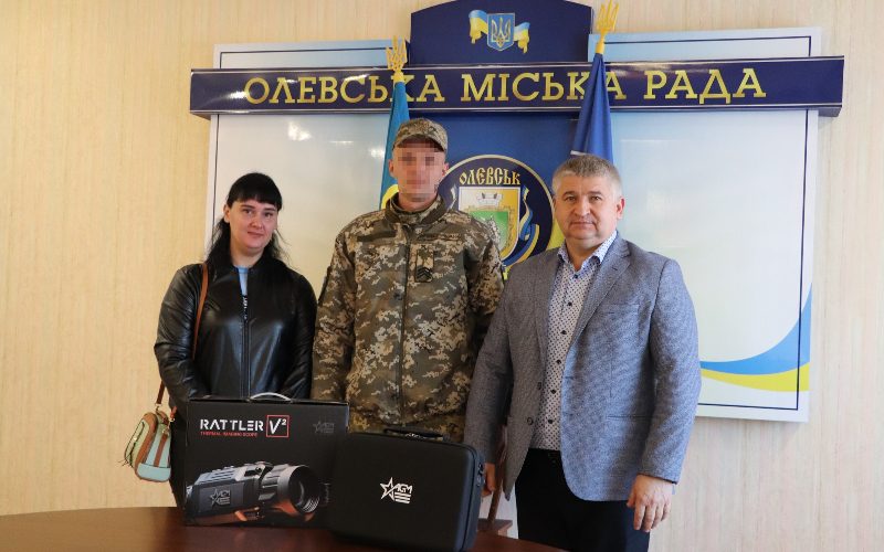 Олевська громада придбала та передала для військового-земляка тепловізійний приціл AGM Rattler
