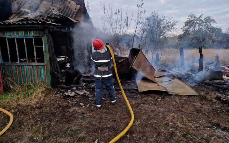 У селі Чоповицької громади горіла господарча будівля: сусіди помітили вогонь та викликали рятувальників