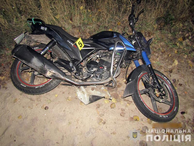 На Олевщині молодий мотоцикліст допустив падіння на дорогу та загинув