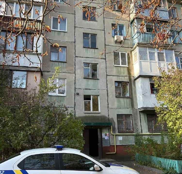 Травмувала ножем свекруху та не давала викликати медиків – на Житомирщині затримали 36-річну жінку