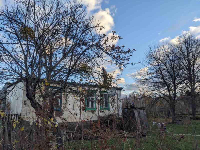 У селі на Овруччини горів будинок: вогонь знищив покрівлю