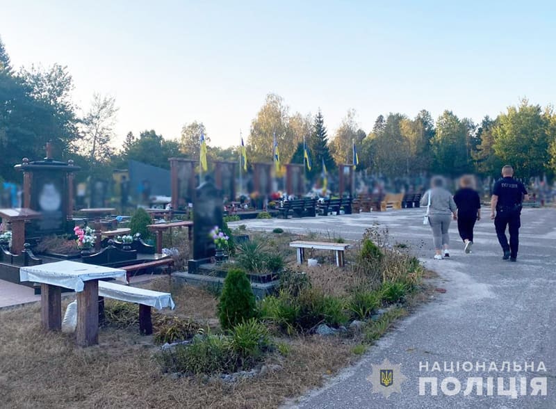 Жінка, що вкрала іменні гільзи з могили військового на Житомирщині, отримала 6 років тюрми