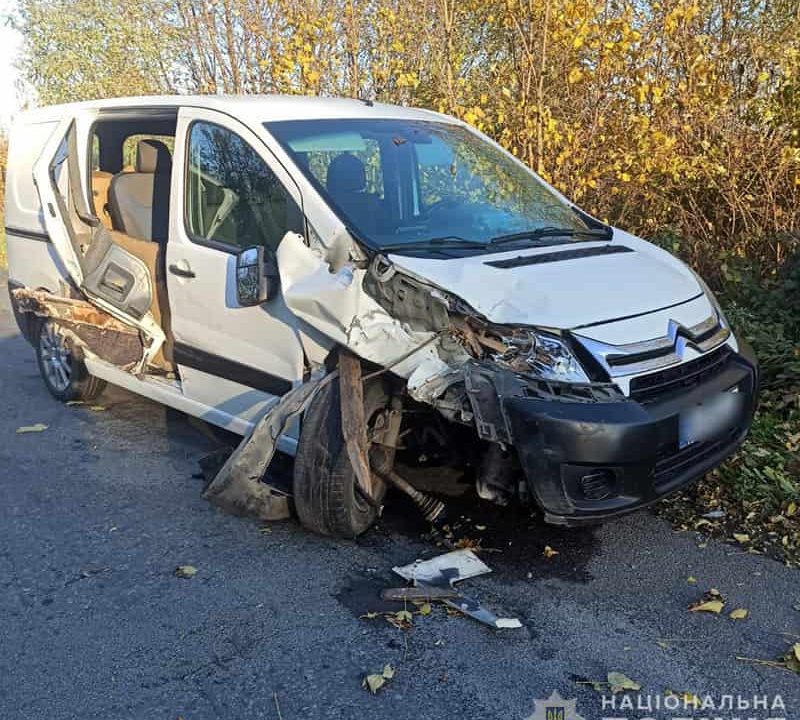 На Житомирщині Citroen зіштовхнувся з підводою: є загиблий та троє травмованих