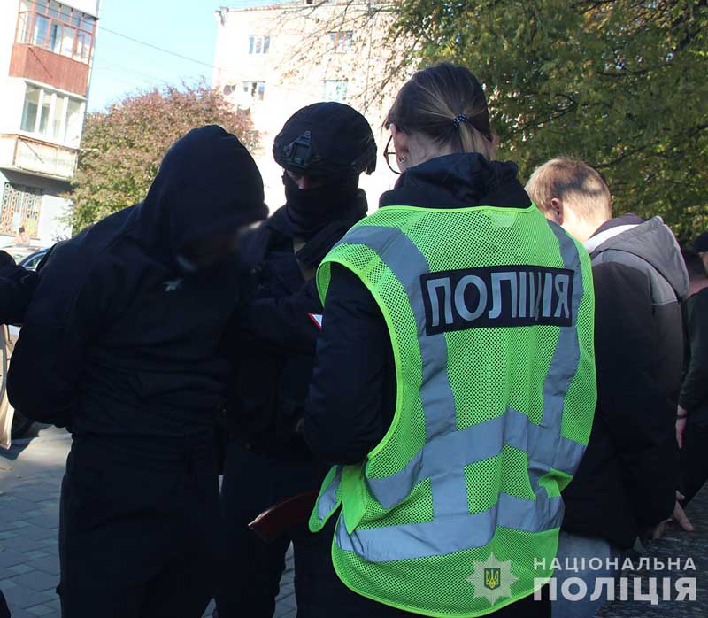 Переправляли військовозобов’язаних через кордон – правоохоронці затримали трьох жителів Житомирщини