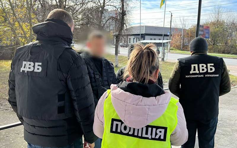 На Житомирщині затримали інструктора однієї з автошкіл: пропонував учням за гроші вплинути на результати іспиту