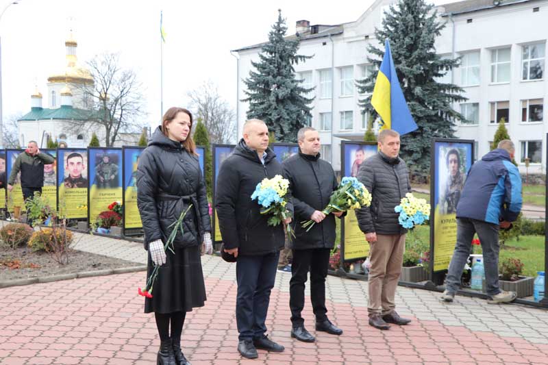 У День Гідності та Свободи в Олевську вшанували загиблих в російсько-українській війні (ФОТО)