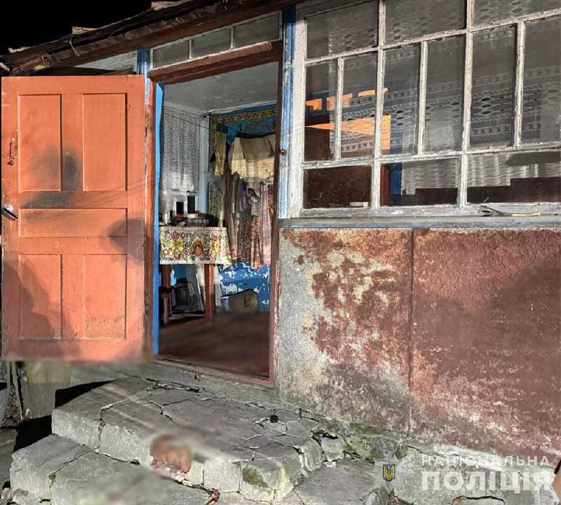 Викинув тіло до вигрібної ями – у селі на Малинщині знайшли молодика, який вбив пенсіонера та переховувався в лісі