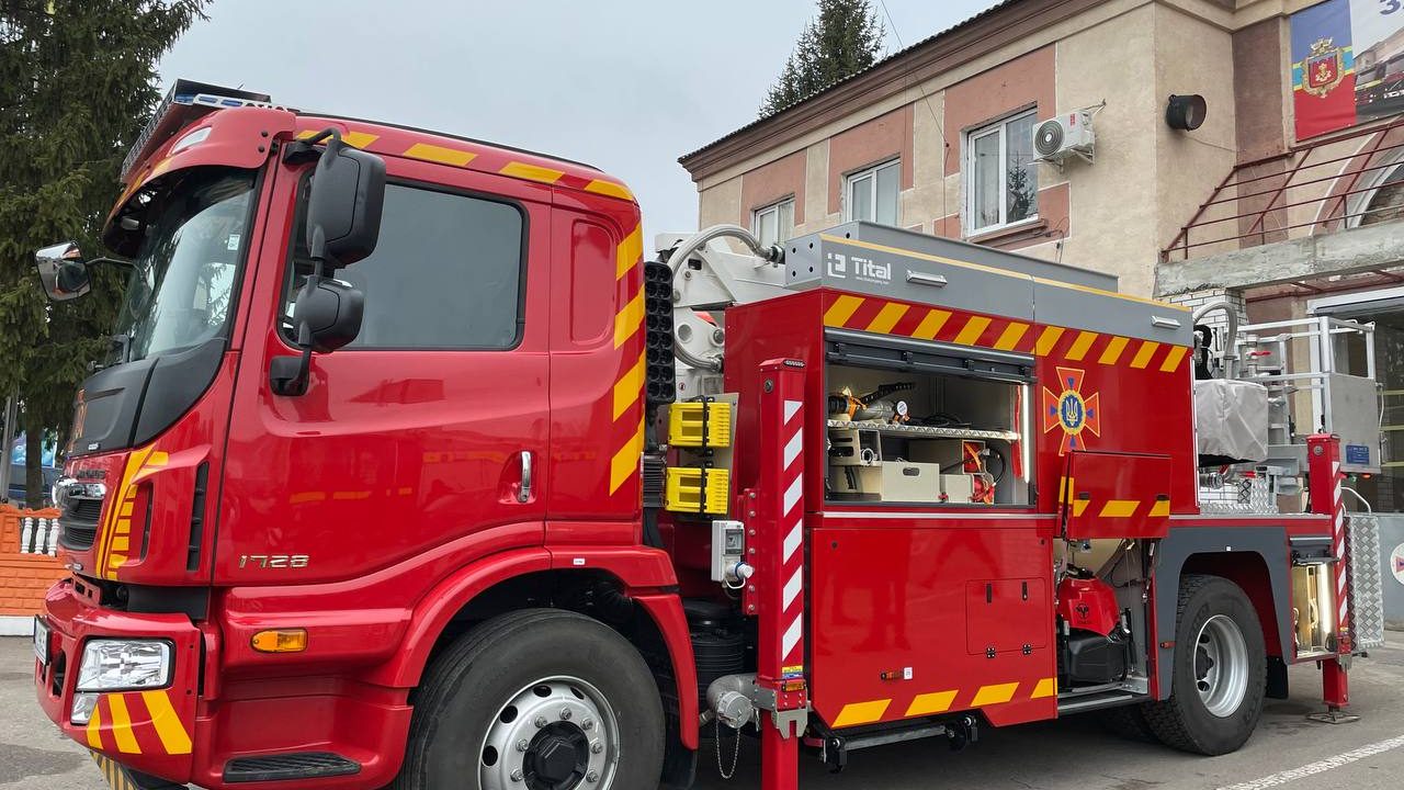 У коростенських рятувальників з’явився найсучасніший пожежний автомобіль виробництва “Tital”