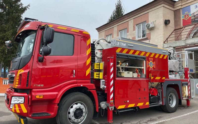 У коростенських рятувальників з’явився найсучасніший пожежний автомобіль виробництва “Tital”