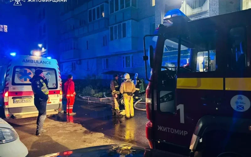 Загинули двоє людей, а діти та жінка потрапили до лікарні: що відомо про пожежу у багатоповерхівці на Житомирщині
