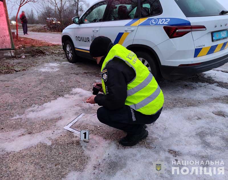 Закатували до смерті людину: на Житомирщині затримали трьох чоловіків, які різали та стріляли в чоловіка
