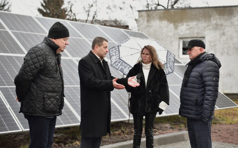У Коростені на території лікарні з’явилася сонячна електростанція, яка допоможе економити на “комуналці”