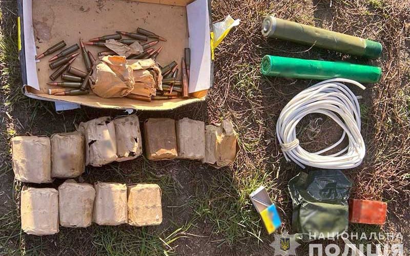 Торгували зброєю, яку привезли з зони бойових дій на Донеччині: на Житомирщині затримали двох ділків