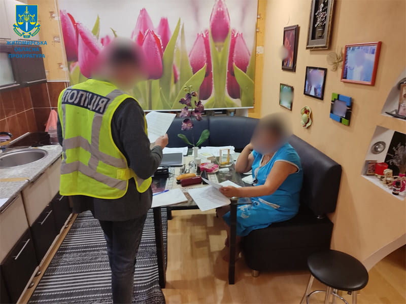 Вимагали у судді 15 тис. доларів на Коростенщині: жителя Волині та співмешканку судитимуть