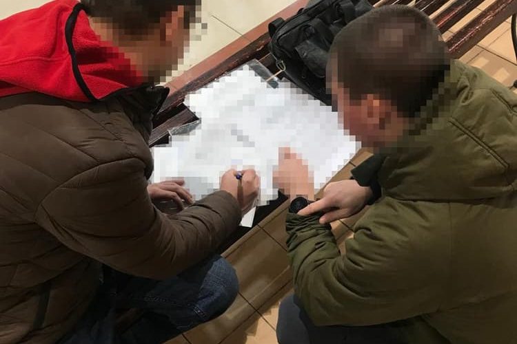 Сидів вдома замість служби на фронті і отримав незаконно 700 тис. грн зарплати: екс-податківця з Житомирщини судитимуть