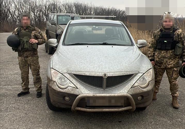 Олевська громада придбала і передала військовим пікап