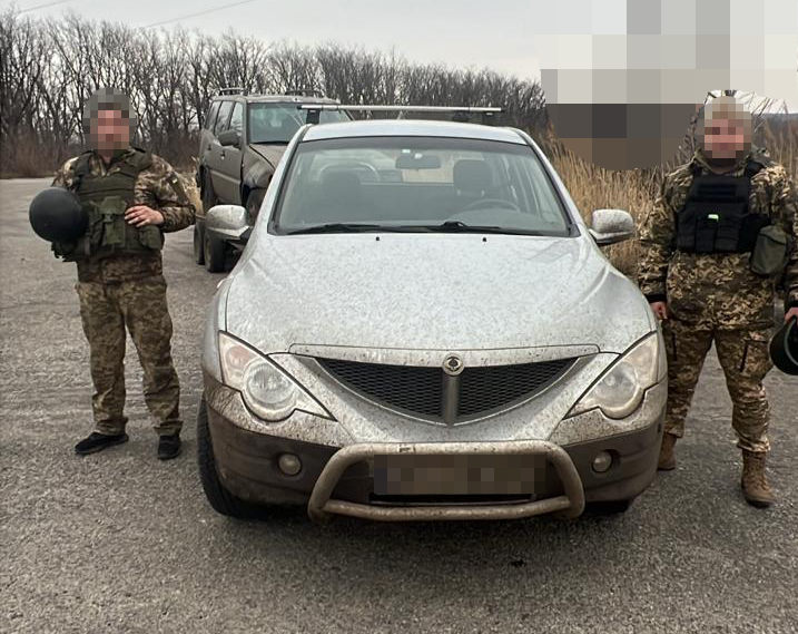 Олевська громада придбала і передала військовим пікап