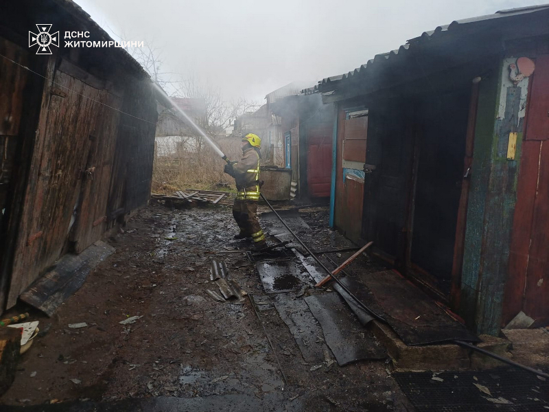 У Коростені на пожежі 31-річний чоловік отримав опіки обличчя та рук