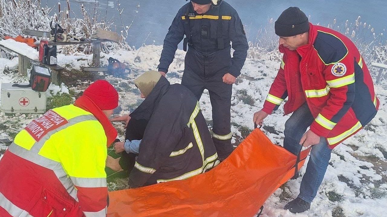 На ставку в Житомирській області під кригу провалився підліток
