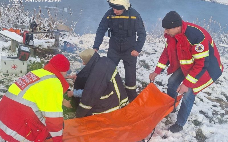 На ставку в Житомирській області під кригу провалився підліток