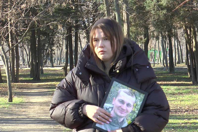 Побачила слід від кільця та рану – дружина загиблого Захисника розповіла, коли помітила зникнення обручки