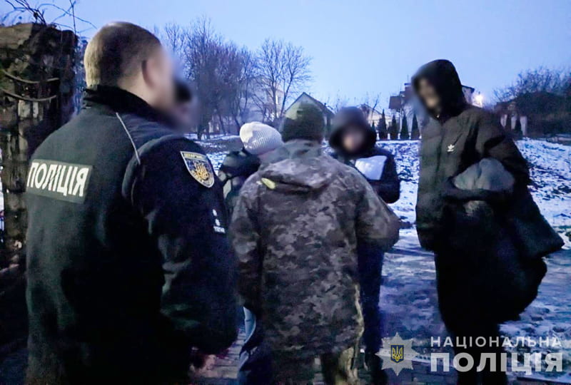 На Житомирщині Нацполіція проводить обшуки у справах щодо незаконного перетину кордону військовозобовʼязаними