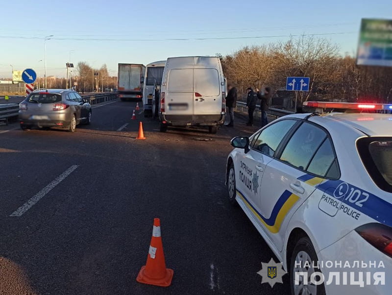 Під час ДТП за участі трьох автобусів на Житомирщині травмувалося п’ятеро осіб – подробиці події