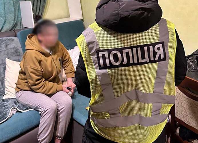 Пропонувала ухилянтам роботу в благодійному фонді, а потім гарантувала виїзд до ЄС – на Житомирщині затримали жінку