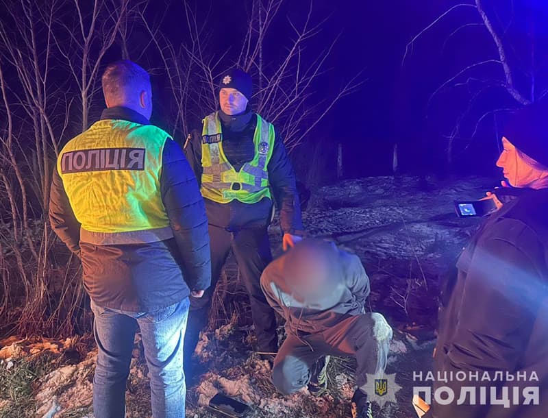 На Житомирщині затримали чоловіка, який займався сутенерством та продавав наркотики