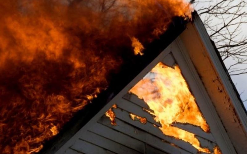 У селі на Олевщині горів будинок на площі близько 100 кв. м