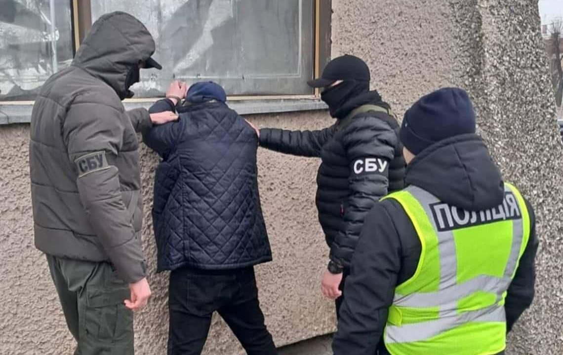 Погрожував юристу та його родині фізичною розправою – на Житомирщині за вимагання грошей затримали чоловіка