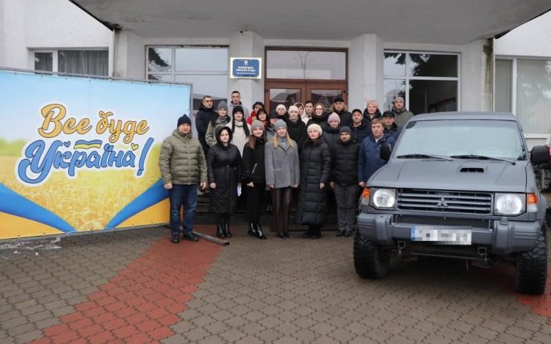 В Олевську працівники міськради придбали автомобіль для захисників